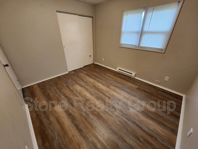 Building Photo - 5606 E Newcomer Ave