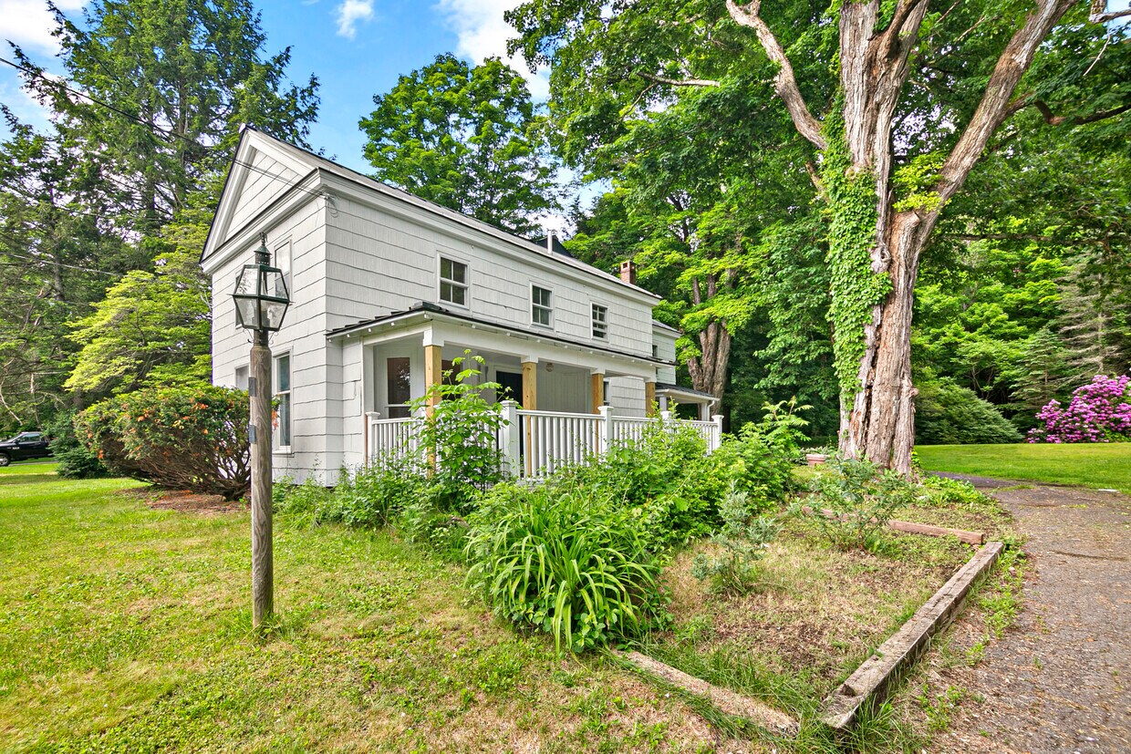 Primary Photo - 426 E River Rd