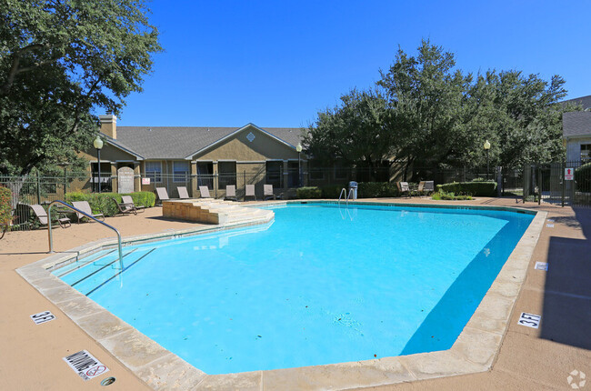 Building Photo - Hill Country Villas