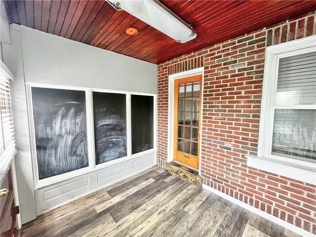 Building Photo - 1022 S 10th St
