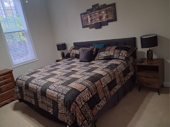 Foto del edificio - 5912 Currin Fox Ct