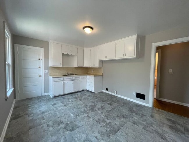 Building Photo - 837 Colburn St