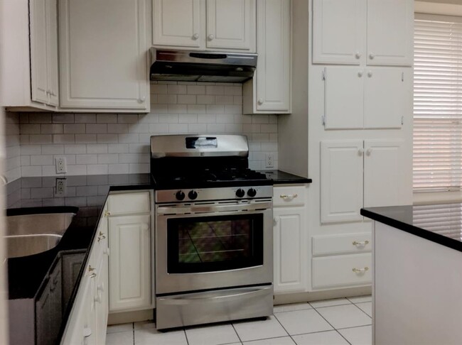 Foto del edificio - 7905 Pirates Cove Dr