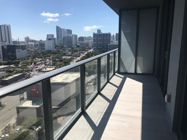 Foto del edificio - 121 NE 34th St