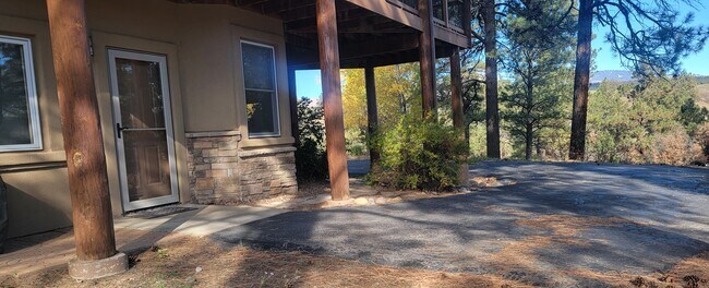 Exterior y aparcamiento - 150 Snow Cap Ln