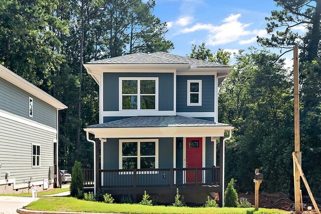 Building Photo - 1725 Crest Rd