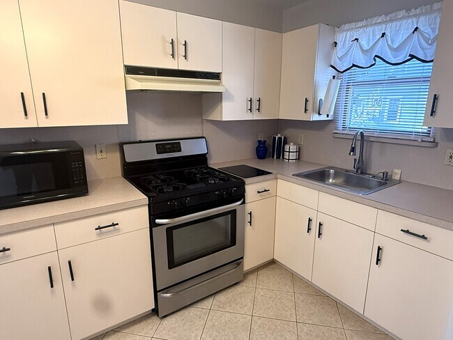 Foto del edificio - 47 Harding Ct