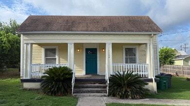 Building Photo - 1108 E Crockett St