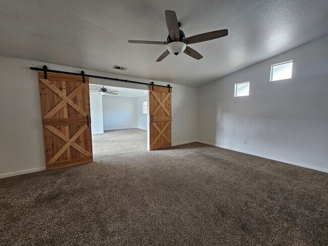 Foto del edificio - Stylist Updated 3 Bedroom in Dayton