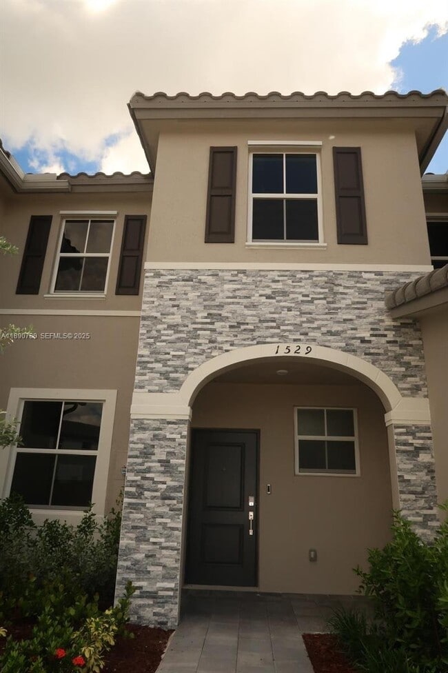 Building Photo - 1529 SE 27th Rd