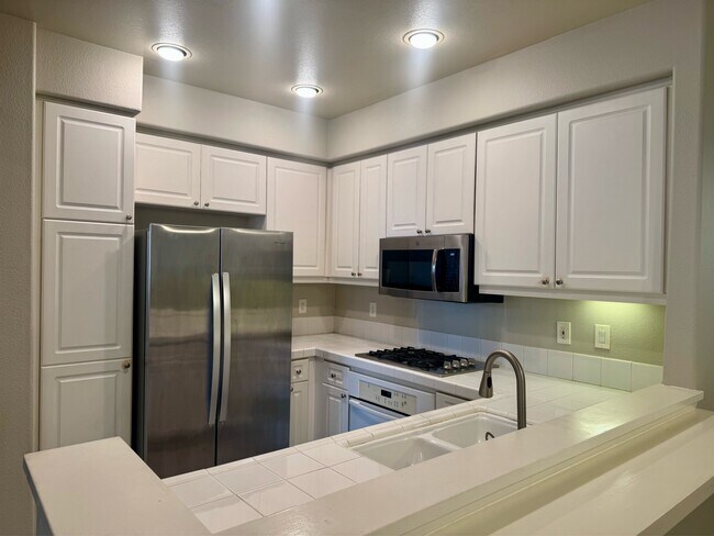 Building Photo - 10766 Sabre Hill Dr