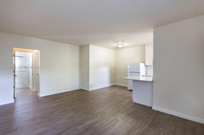 Foto del edificio - 6511 Santona St