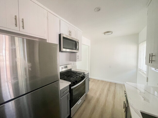 Building Photo - 10407 Crenshaw Blvd