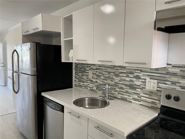 Foto del edificio - 1450 NE 170th St