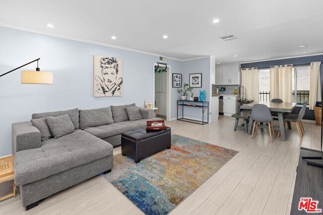 Foto del edificio - 12801 Moorpark St