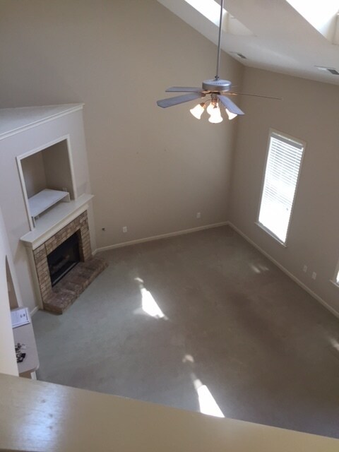 Building Photo - UNDER REPAIR!