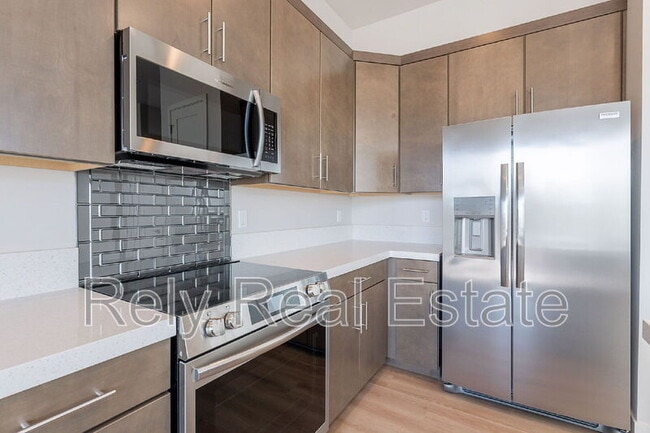 Building Photo - 6041 E Valley Way