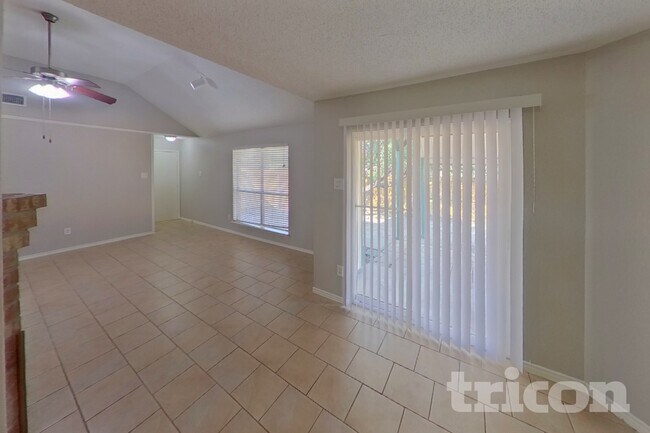 Foto del edificio - 1734 Windmill Ln