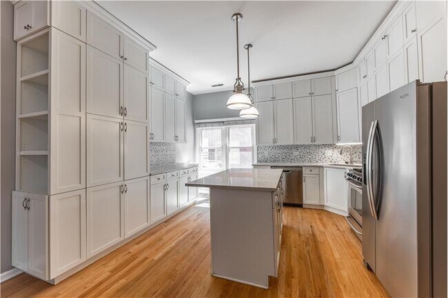 Foto del edificio - 855 W Erie St