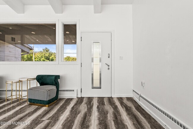 Foto del edificio - 512 Deal Rd