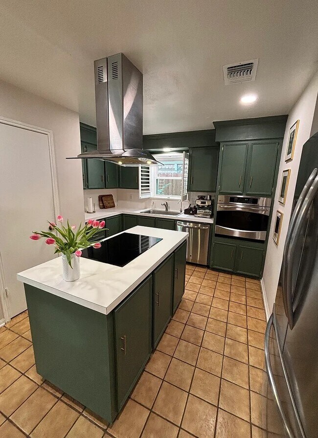 Foto del edificio - 13814 Piping Rock Ln