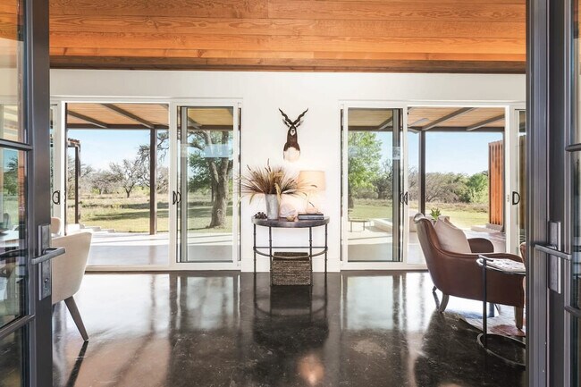 Foto del edificio - 625 Triple Creek Rd