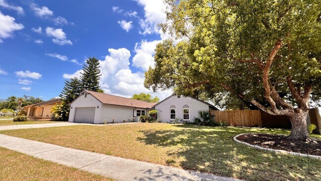 Building Photo - Stunning 4 Bedroom/2 Bathroom in Winter Sp...
