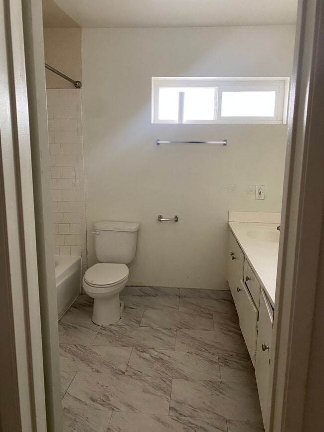 Building Photo - 12562 Brookshire Ave