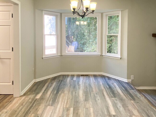 Foto del edificio - 5645 Thea Ln