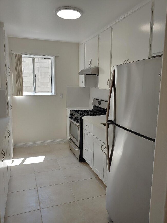 new stainless steel appliances - 5419 Harold Way