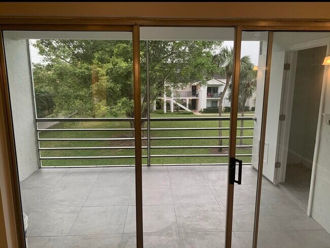 Foto del edificio - 10120 Boca Entrada Blvd