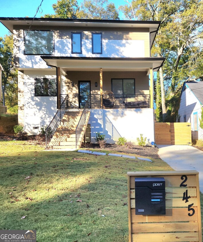 Foto principal - 245 Mathewson Pl SW