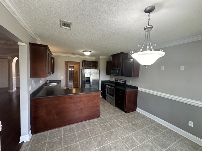 Building Photo - Home For Rent