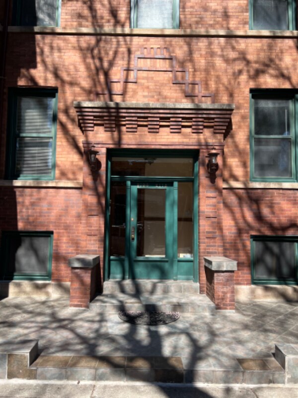 Foto del edificio - 2120 W Warner Ave