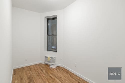 Building Photo - 440 W 51st St