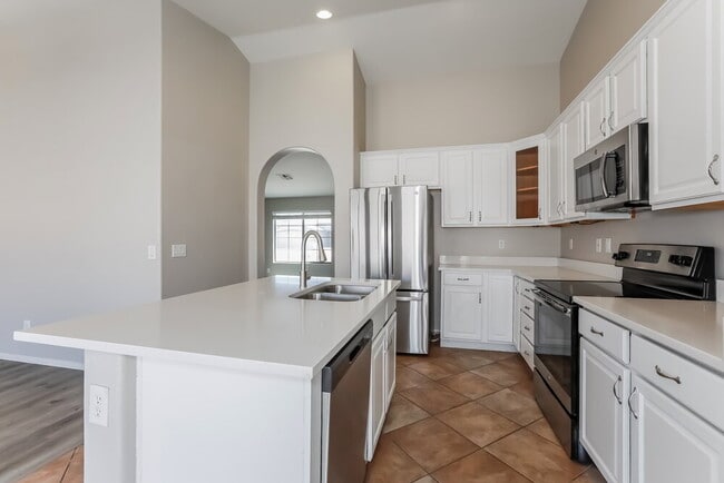 Building Photo - 4148 E Stratford Pl