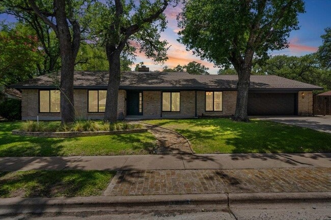 Building Photo - 3803 Greystone Dr