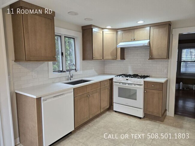 Foto del edificio - 11 Rodman Rd