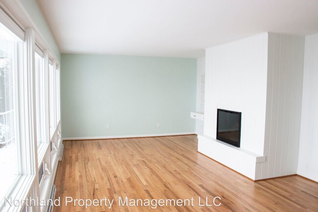 Foto del edificio - 3 br, 1.5 bath House - 7282 East Shore Rd