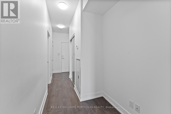 Building Photo - 75-1175 The Donway W