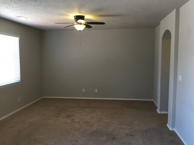 Building Photo - 2711 Full Moon Ct NE