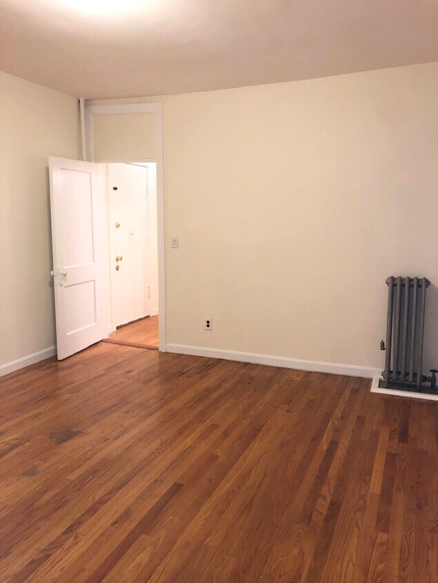 Foto principal - 63 Burbank St