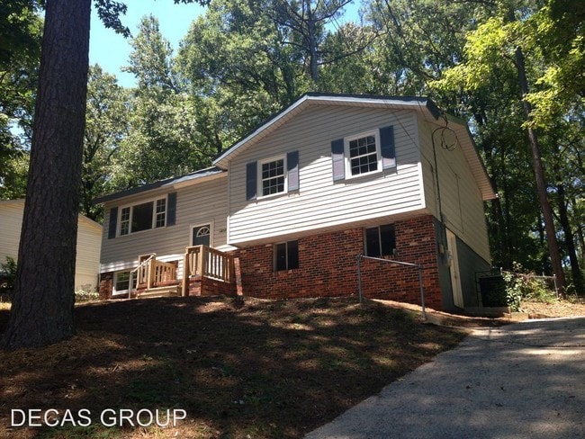 Building Photo - 1612 Barrington Ln NE