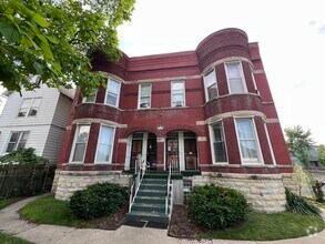 Building Photo - 7026 S Wentworth Ave