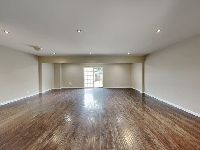 Building Photo - 14125 Garber St