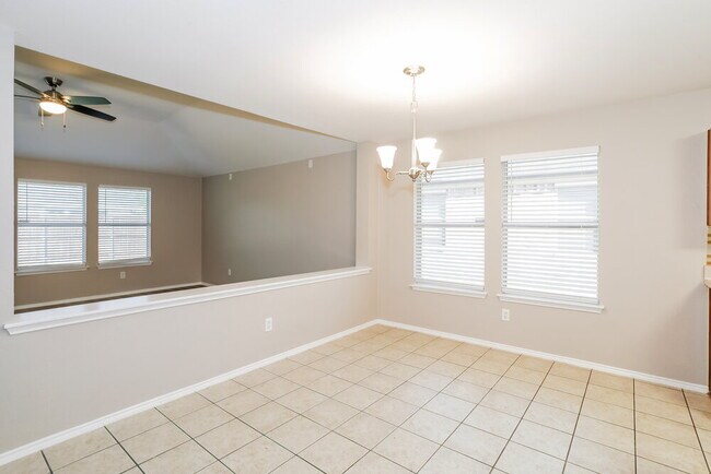 Building Photo - 217 Hilltop Dr