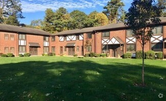 Building Photo - 47 Pinebrook Pl
