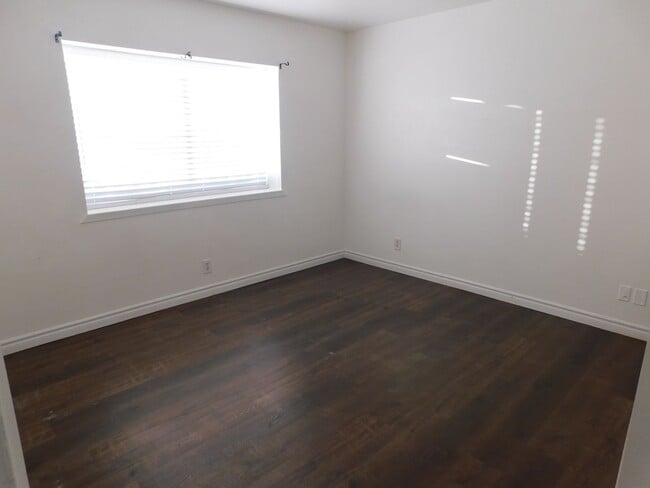 Foto del edificio - 325 S Norma St