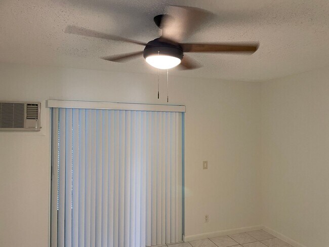 Building Photo - Condo in Deerfield Beach - East