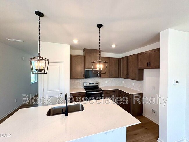 Foto del edificio - 2040 Oakdale Dr